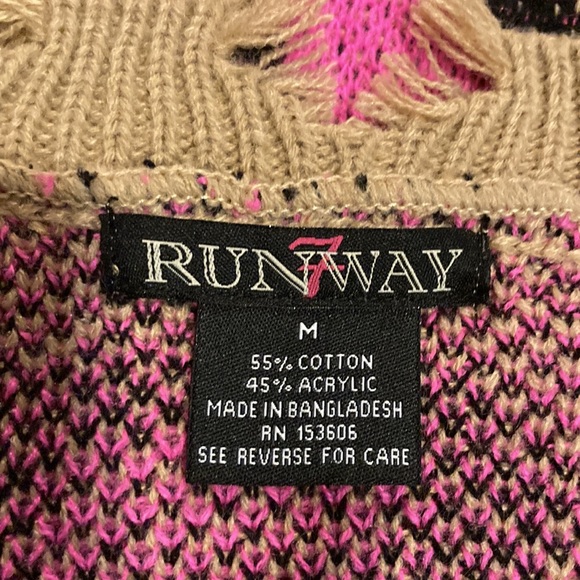 Runway fringed sweater size M - Picture 7 of 7